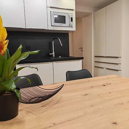 Apartament New & Freshly Renovated Luanna *