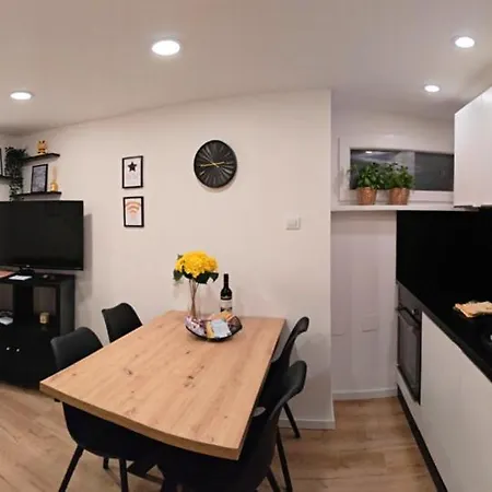 New & Freshly Renovated Luanna Apartament Koper