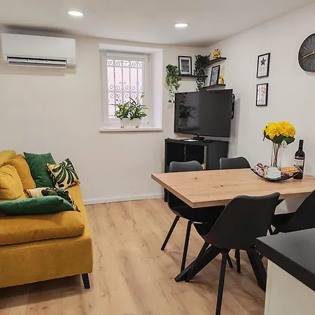 New & Freshly Renovated Luanna Apartament Koper