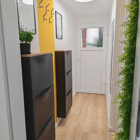 New & Freshly Renovated Luanna * Koper