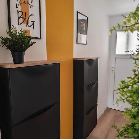 New & Freshly Renovated Luanna * Koper
